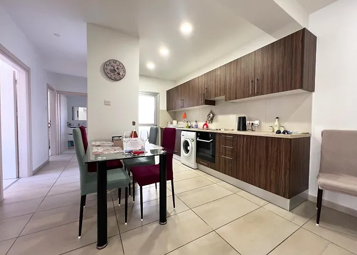 Albert's Center 203b Apartment