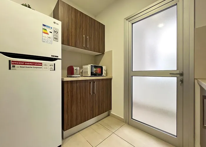 Albert's Center 203b * Ларнака